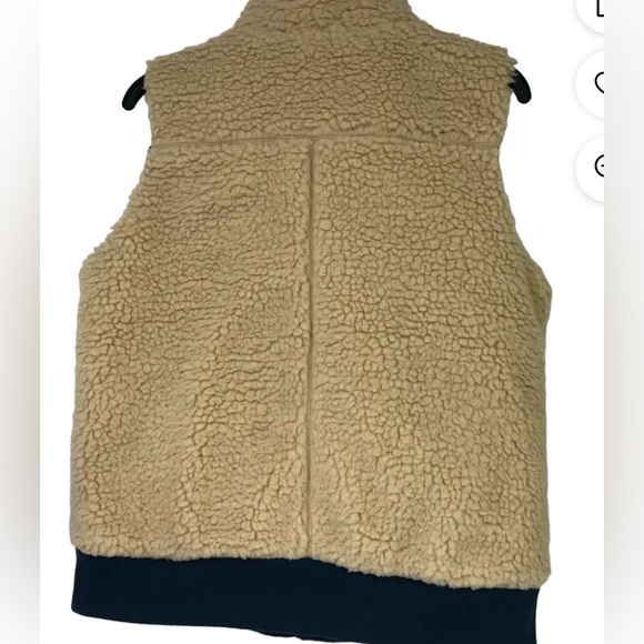 NWT: Fun outdoor hiking Vest.#32 - Picture 3 of 8